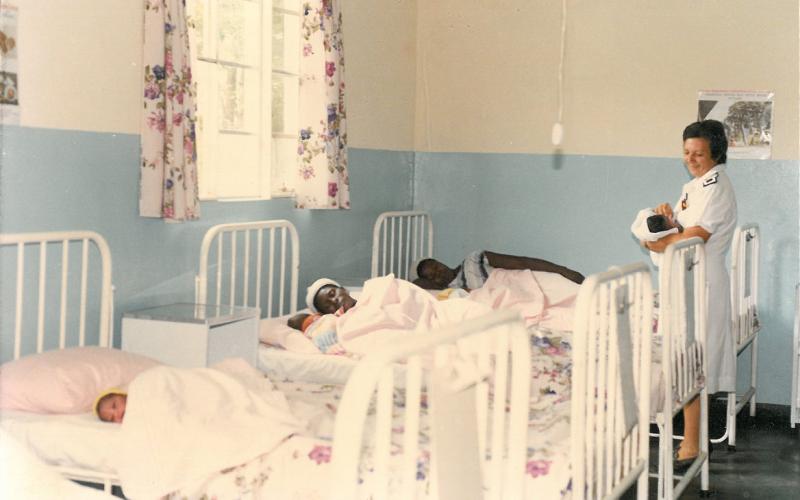 Maternidad en el Hospital de Nembudziya (Zimbabue, en torno a 1985)
