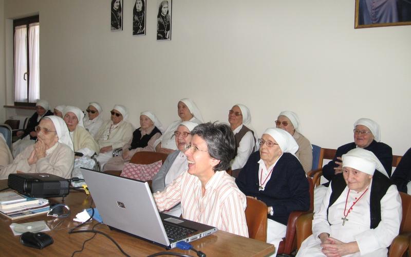 Verona. Un momento de recreación con las hermanas mayores