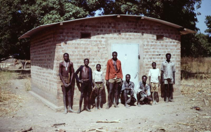 1984-1985 Koumra Hambruna Graneros comunitarios