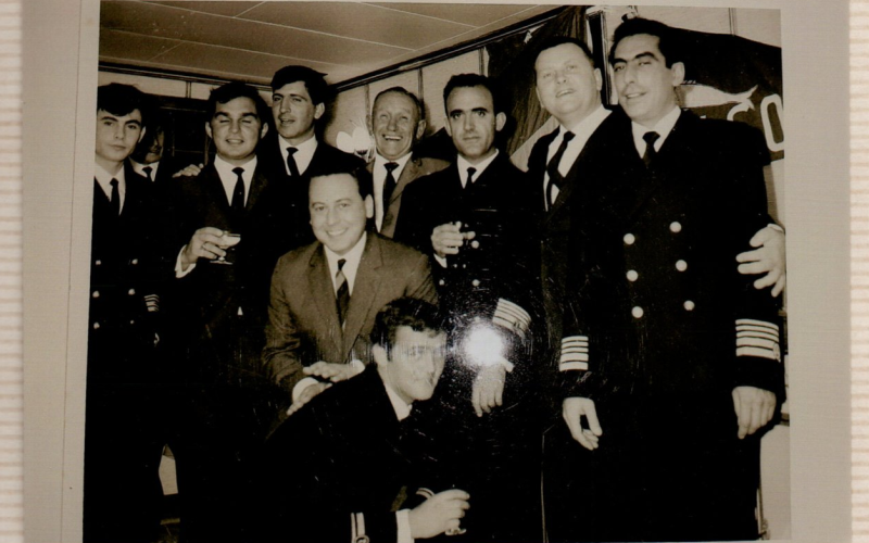 A bordo de un mercante con las autoridades del puerto, 1967