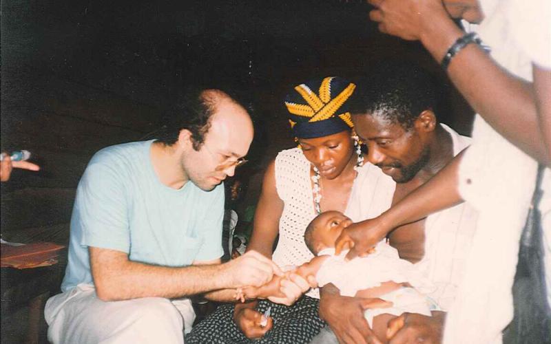 Campaña de vacunación a menores de 5 años en Nguti (Camerún, 1991)
