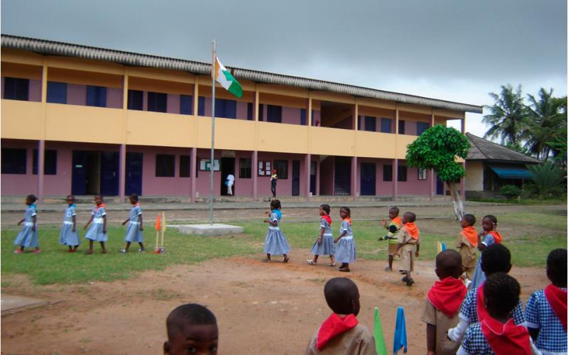 Escuela de primaria construida por las Salesianas y Manos Unidas en Abiyán (Costa de Marfil)