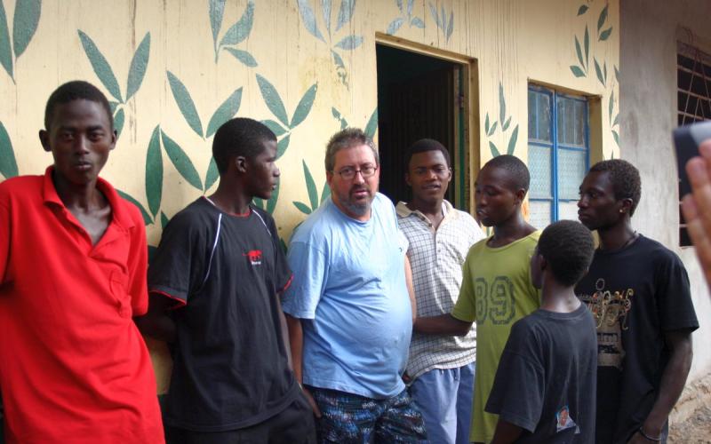 Chema Caballero ha pasado 20 años en Sierra Leona formando a líderes y en la rehabilitación de niños soldado