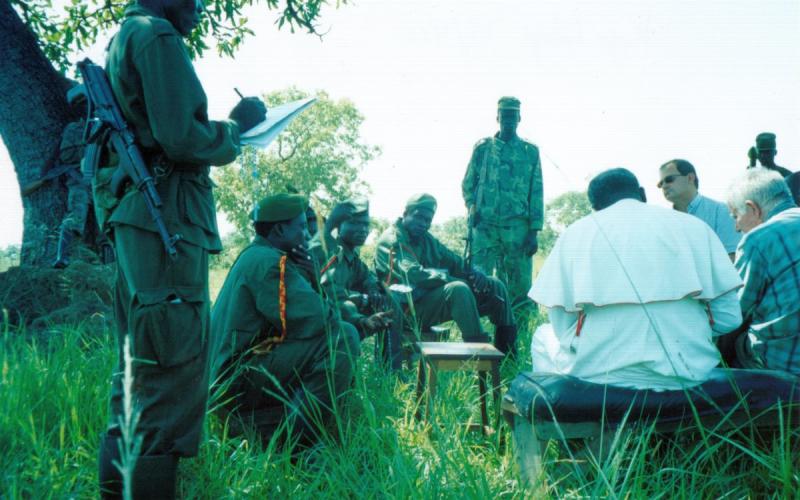 Reunión con miembros del Ejército de Resistencia del Señor en Uganda