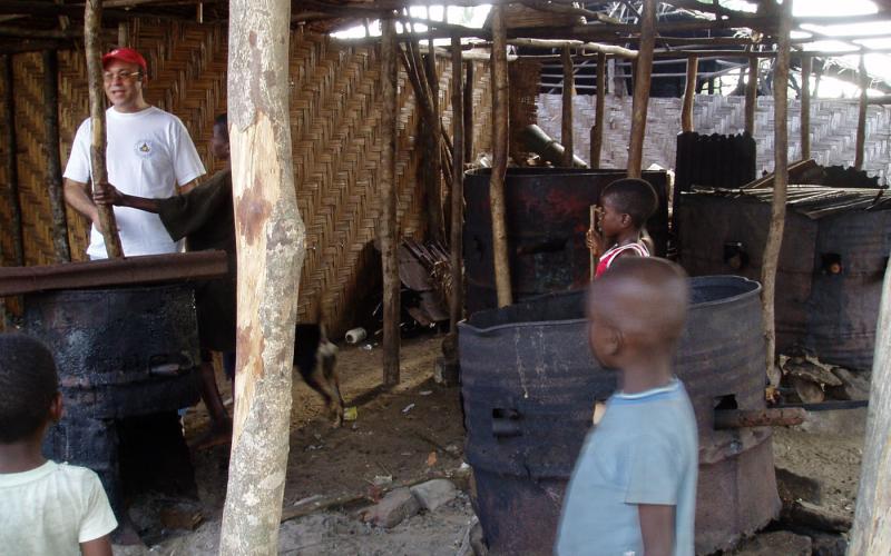 Secadero de pescado en Marshall, a 30 km de Monrovia (2002)